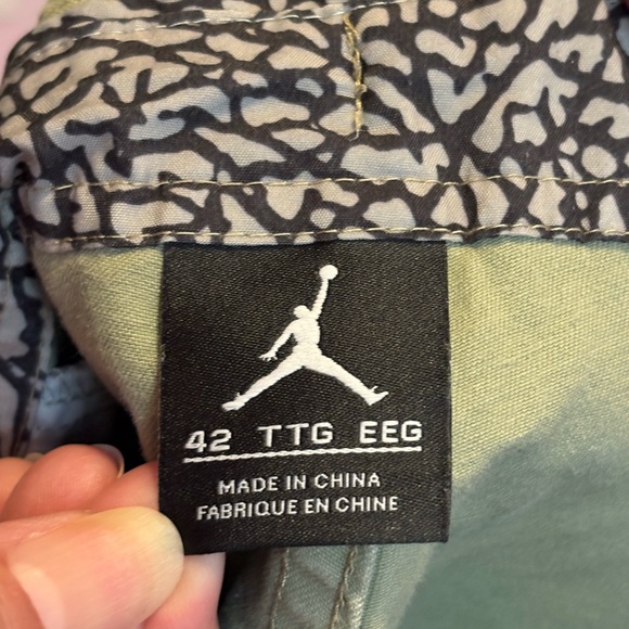 Jordan Men's Green/Khaki Cargo Shorts - Picture 4 of 4